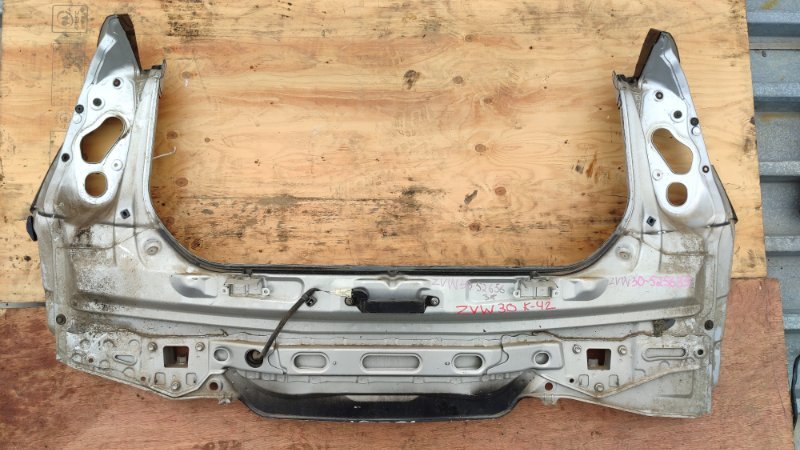 Rear cut Toyota Prius ZVW30 2ZRFXE (б/у)