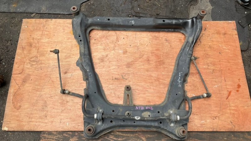 Балка под двс Nissan X-Trail NT31 MR20 передняя (б/у)