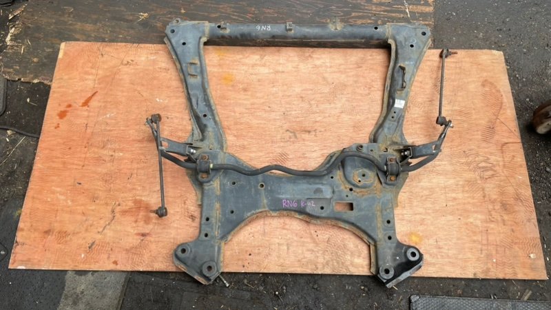 Балка под двс Honda Stream RN6 R18A передняя (б/у)