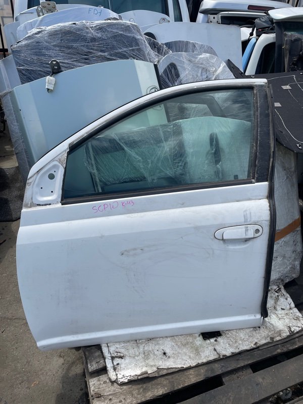 Дверь Toyota Platz SCP11 1SZFE передняя левая (б/у)
