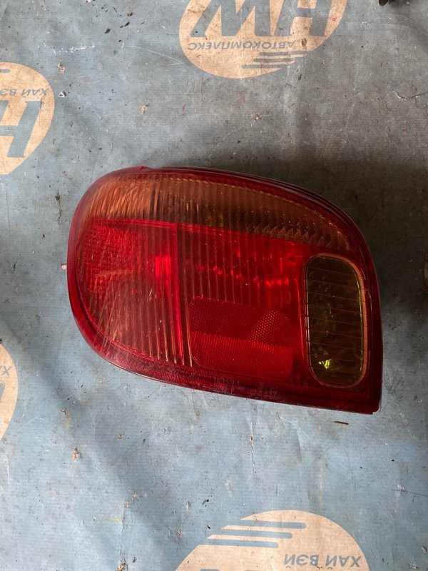 Стоп Toyota Vitz SCP10 1SZFE левый (б/у)