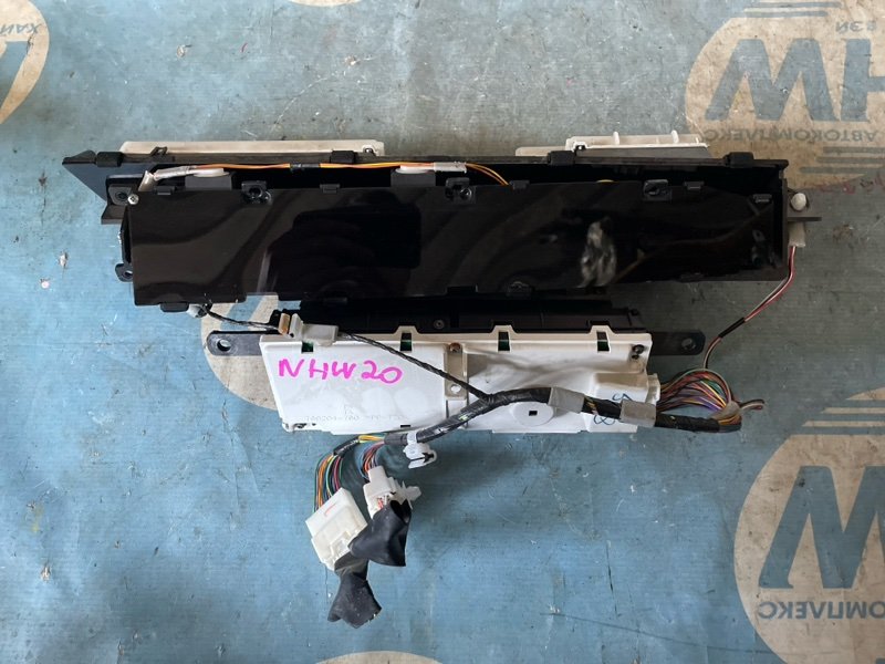 Панель приборов Toyota Prius NHW20 1NZFXE (б/у)