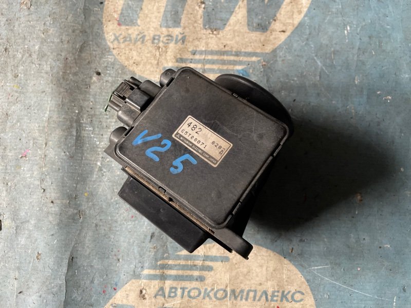 Датчик расхода воздуха Mitsubishi Pajero V25 6G74 (б/у)