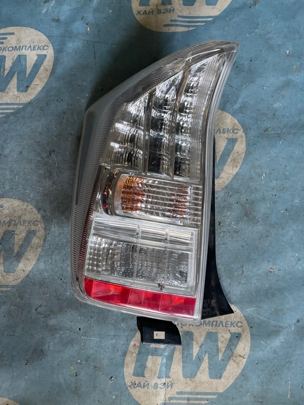 Стоп Toyota Prius ZVW30 2ZRFXE левый (б/у)