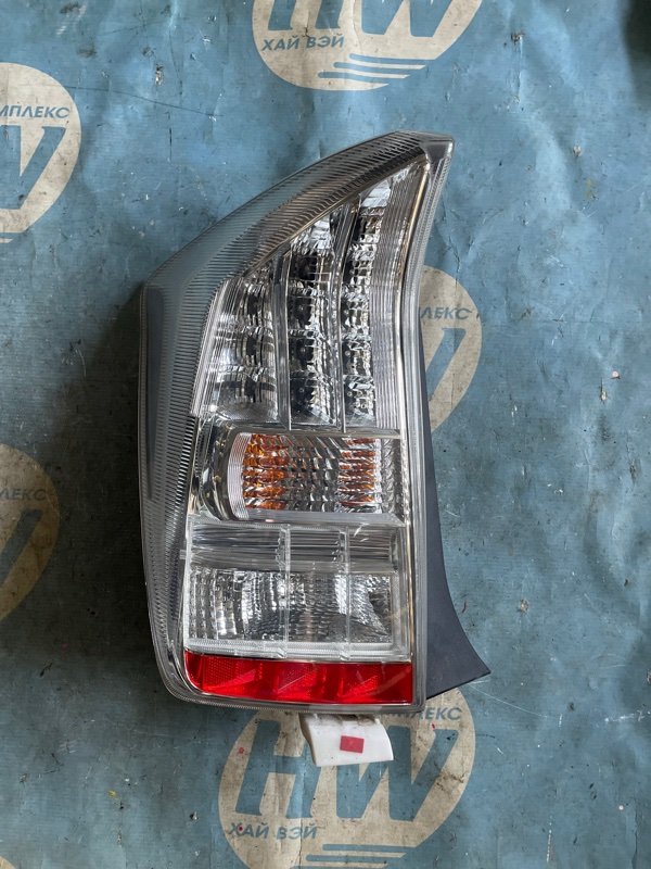 Стоп Toyota Prius ZVW30 2ZRFXE левый (б/у)