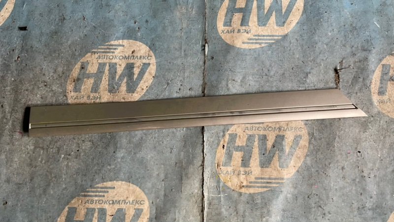 Молдинг на дверь Toyota Crown JZS179 2JZGE задний правый (б/у)
