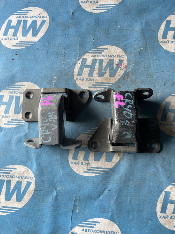 Петля дверная Toyota Noah SR40 3SFE передняя левая (б/у)