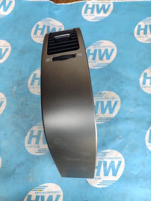 Консоль магнитофона Toyota Prius NHW20 1NZFXE левый (б/у)