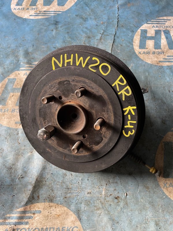 Ступица Toyota Prius NHW20 1NZFXE задняя правая (б/у)