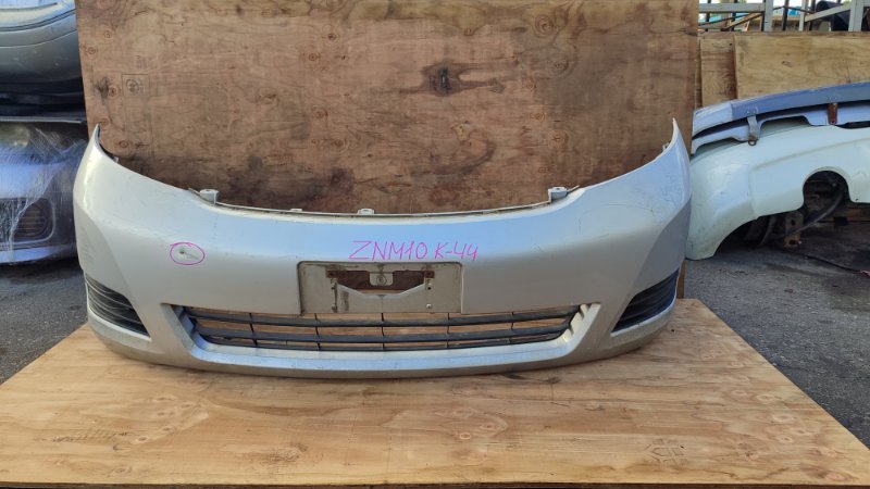 Бампер Toyota Isis ZNM10 1ZZ передний (б/у)