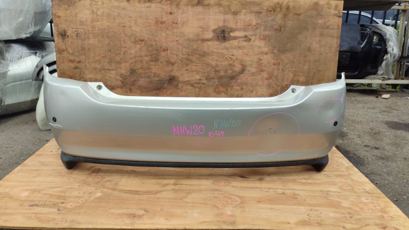 Бампер Toyota Prius NHW20 1NZFXE задний (б/у)