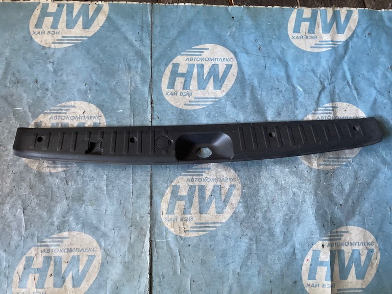 Накладка замка багажника Nissan Avenir VW11 QG18 (б/у)