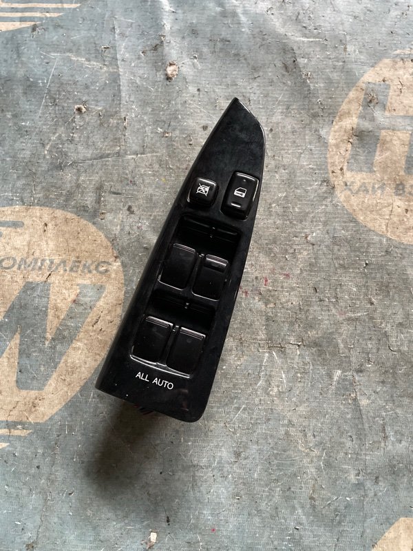 Блок упр. стеклоподъемниками Toyota Corolla Spacio NZE121 1NZ передний правый (б/у)