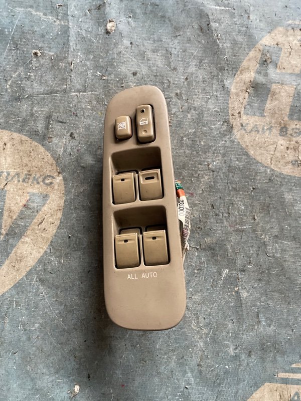 Блок упр. стеклоподъемниками Toyota Brevis JCG11 2JZFSE передний правый (б/у)