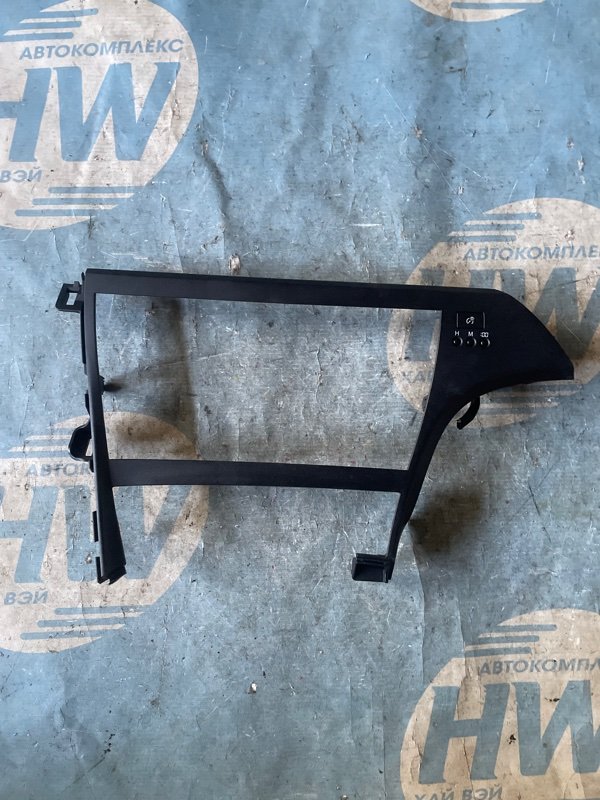 Консоль магритафона Toyota Prius ZVW30 2ZRFXE (б/у)