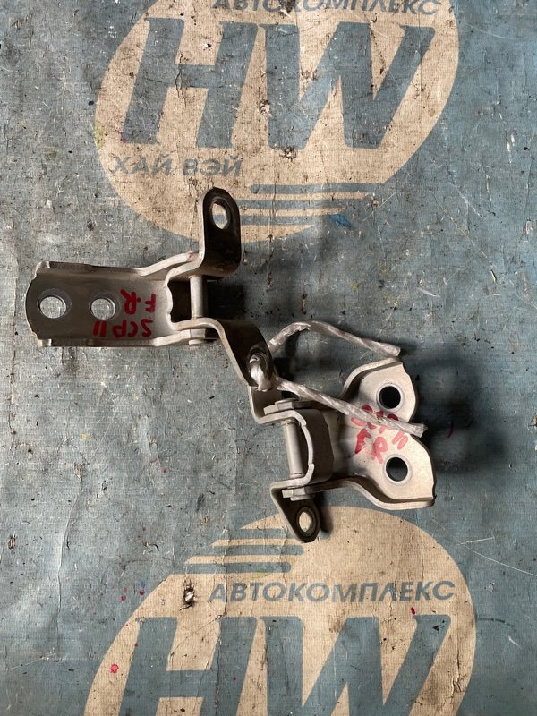 Петля дверная Toyota Platz SCP11 1SZFE передняя правая (б/у)