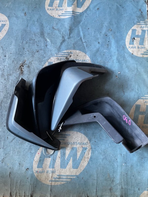 Брызговик Nissan Presage U30 KA24 (б/у)