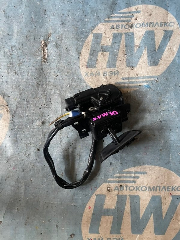 Замок пятой двери Toyota Prius ZVW30 2ZRFXE (б/у)