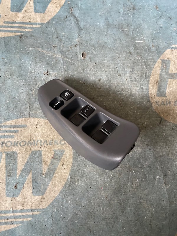 Блок упр. стеклоподъемниками Nissan Liberty PM12 SR20 передний правый (б/у)