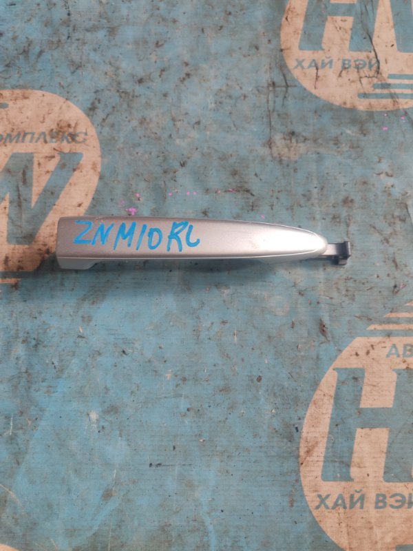 Ручка двери внешняя Toyota Isis ZNM10 1ZZ задняя левая (б/у)