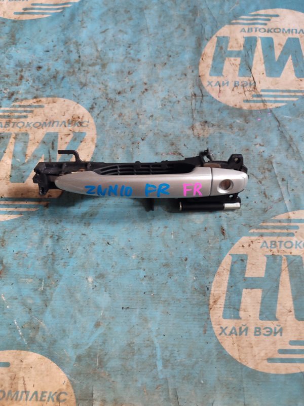 Ручка двери внешняя Toyota Isis ZNM10 1ZZ передняя правая (б/у)