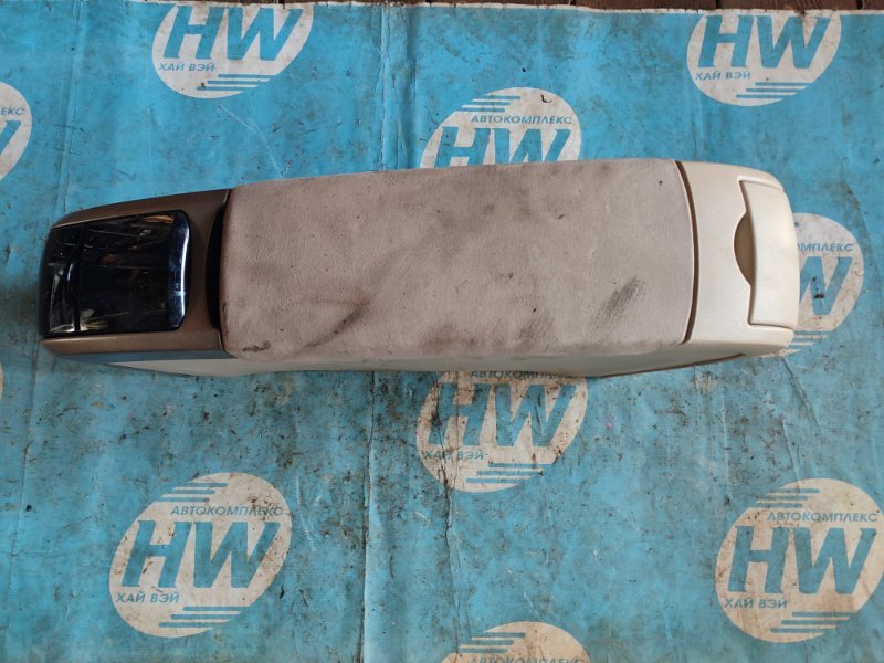 Бардачок между сидениями Toyota Prius NHW20 1NZFXE (б/у)