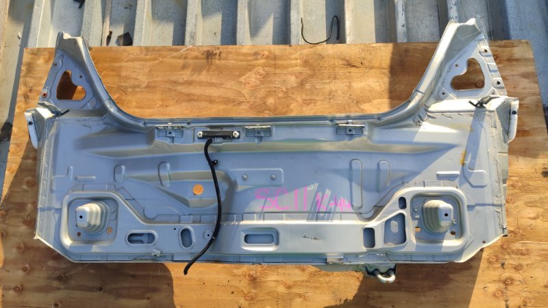 Rear cut Nissan Tiida Latio SC11 HR15 (б/у)