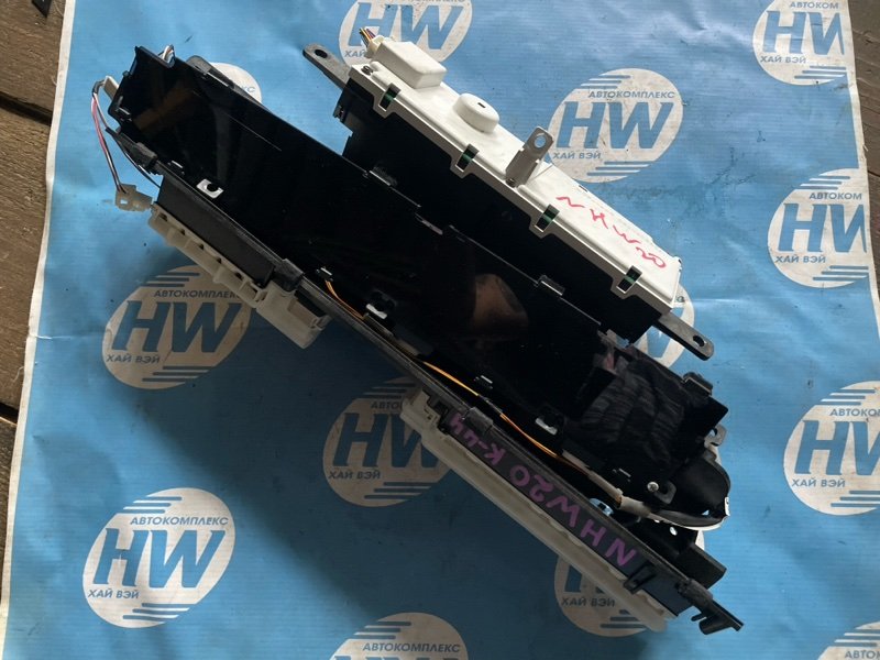 Панель приборов Toyota Prius NHW20 1NZFXE (б/у)