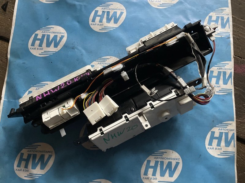 Панель приборов Toyota Prius NHW20 1NZFXE (б/у)