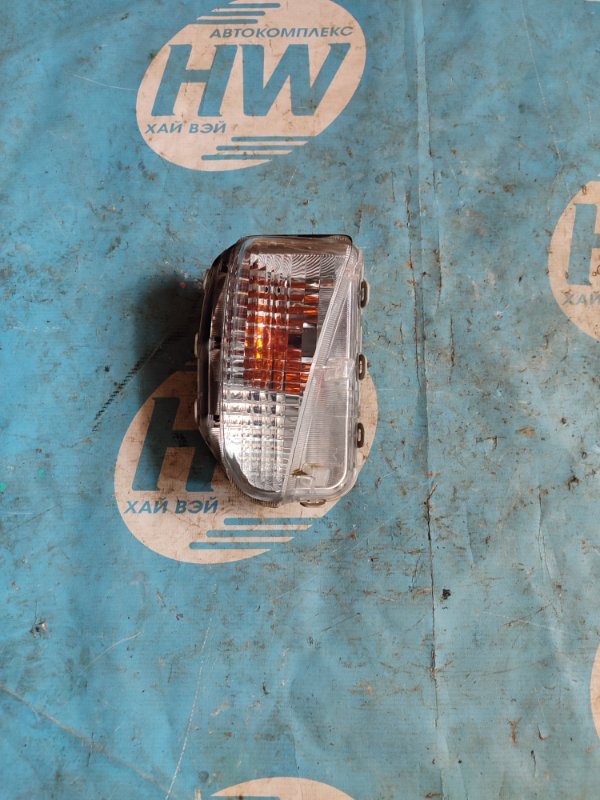 Повторитель в бампер Toyota Prius ZVW30 2ZRFXE правый (б/у)