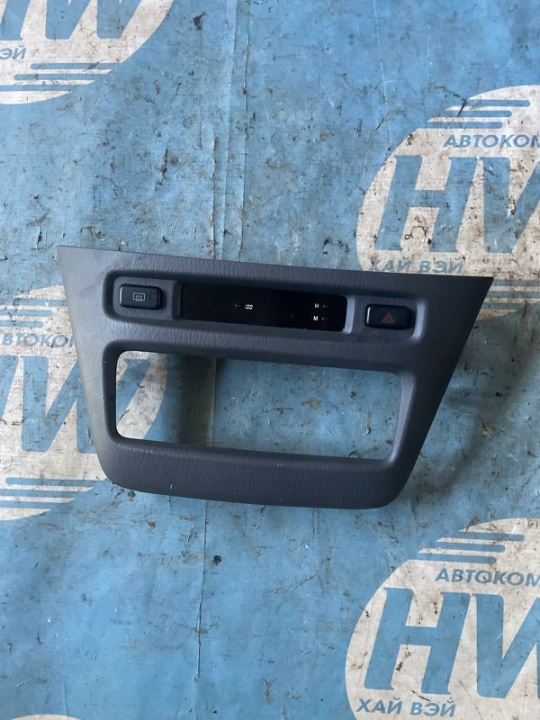 Консоль магнитофона Toyota Nadia SXN10 3SFE (б/у)
