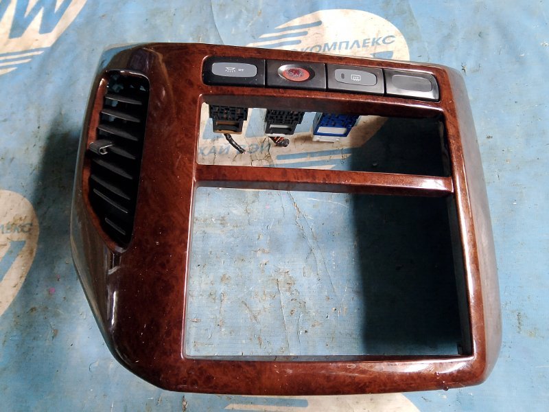 Консоль магнитофона Nissan Elgrand ALE50 VG33E (б/у)