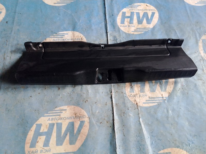 Накладка замка багажника Honda Civic EU3 D17A (б/у)