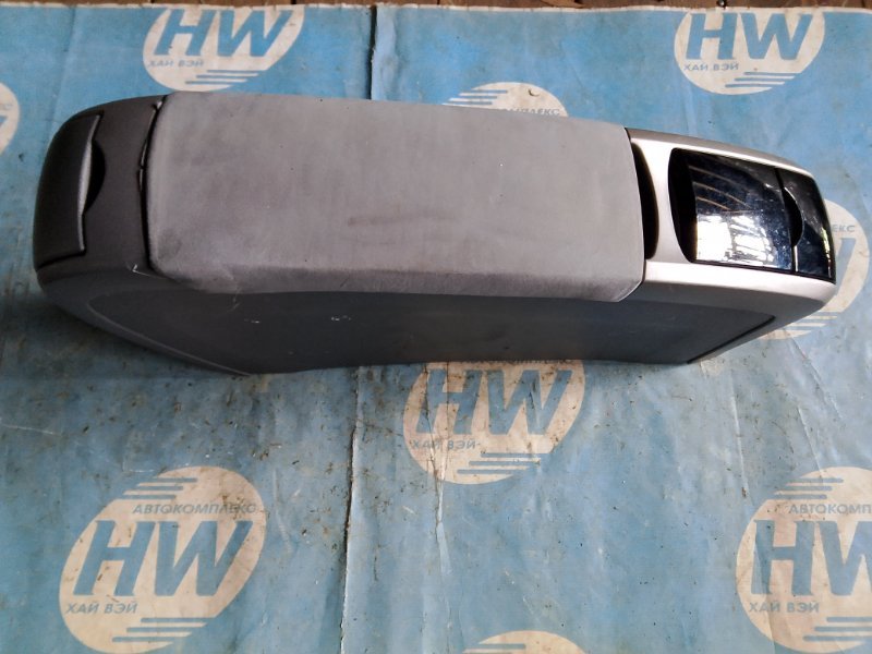 Бардачек между сиденьями Toyota Prius NHW20 1NZFXE (б/у)
