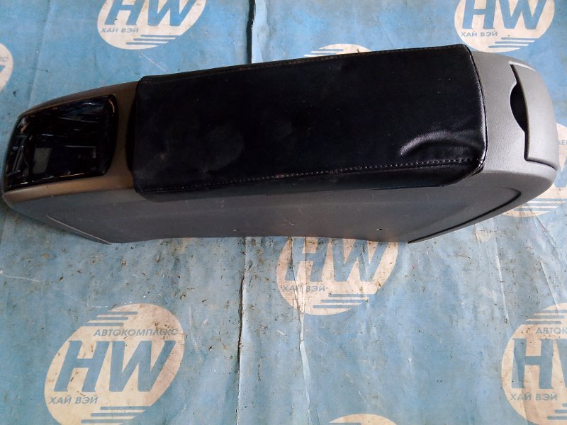Бардачек между сиденьями Toyota Prius NHW20 1NZFXE (б/у)