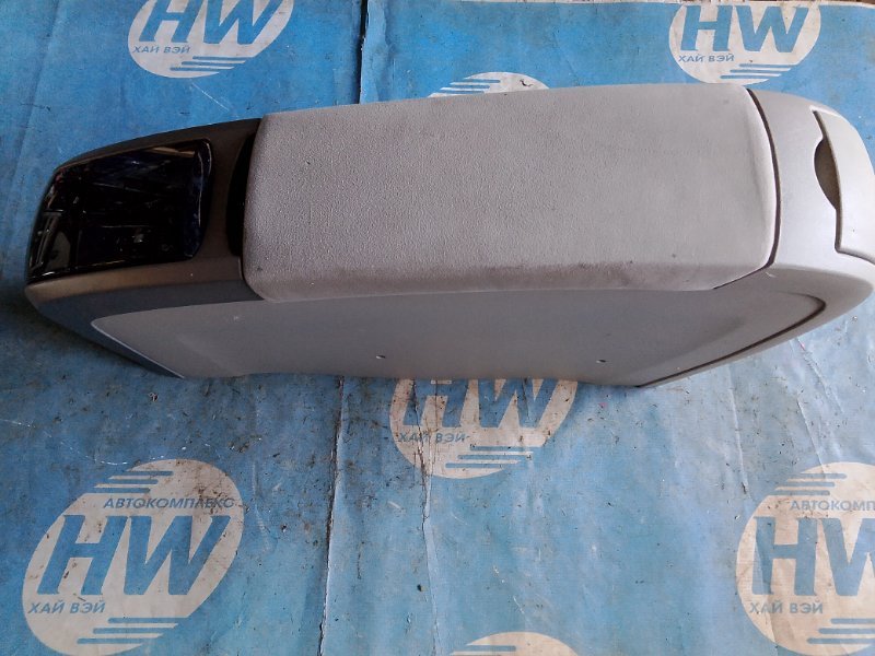 Бардачек между сиденьями Toyota Prius NHW20 1NZFXE (б/у)