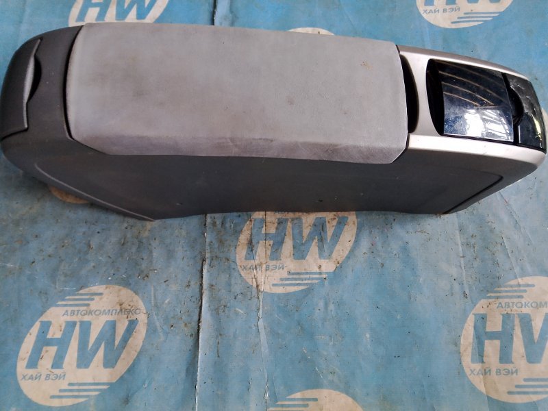 Бардачек между сиденьями Toyota Prius NHW20 1NZFXE (б/у)