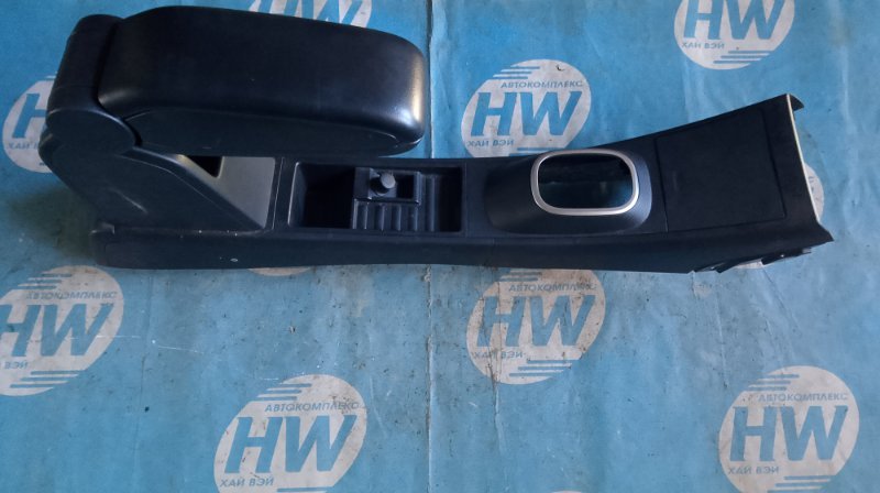 Бардачек между сиденьями Nissan Tiida C11 HR15 (б/у)