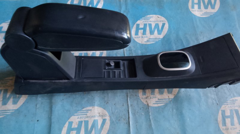 Бардачек между сиденьями Nissan Tiida C11 HR15 (б/у)