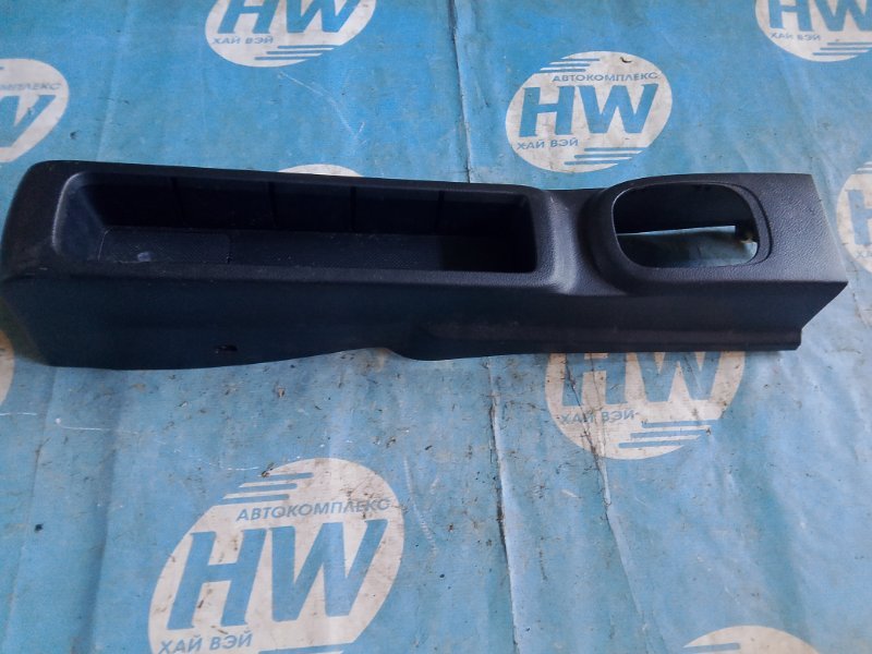 Бардачек между сиденьями Nissan Note E11 HR15 (б/у) Бардачек между сиденьями Nissan Note E11 HR15 (б/у)