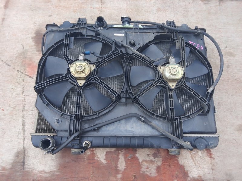 Радиатор Nissan Serena TC24 QR20 (б/у)