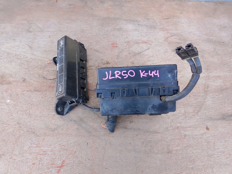 Блок предохранителей Nissan Terrano Regulus JLR50 VG33E (б/у)