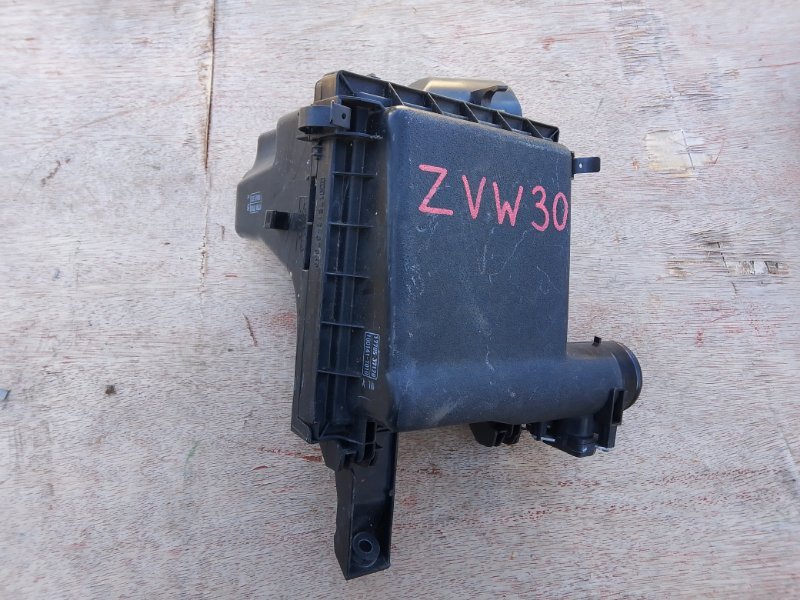 Корпус воздушного фильтра Toyota Prius ZVW30 2ZRFXE (б/у)