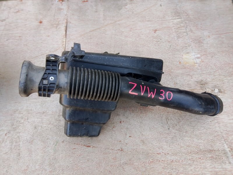 Воздухозаборник Toyota Prius ZVW30 2ZRFXE (б/у)
