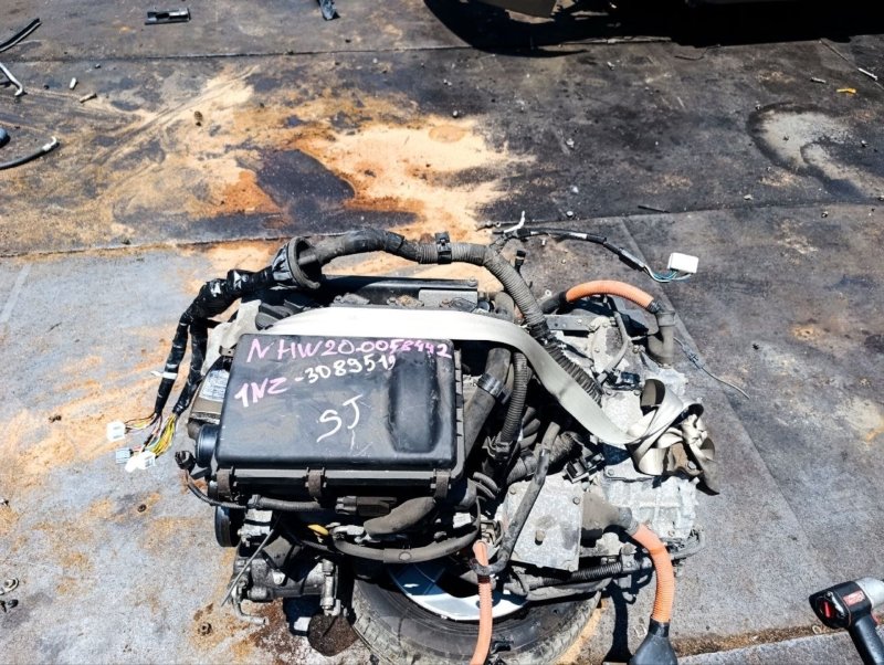 Двигатель Toyota Prius NHW20 1NZFXE (б/у) Двигатель Toyota Prius NHW20 1NZFXE (б/у)