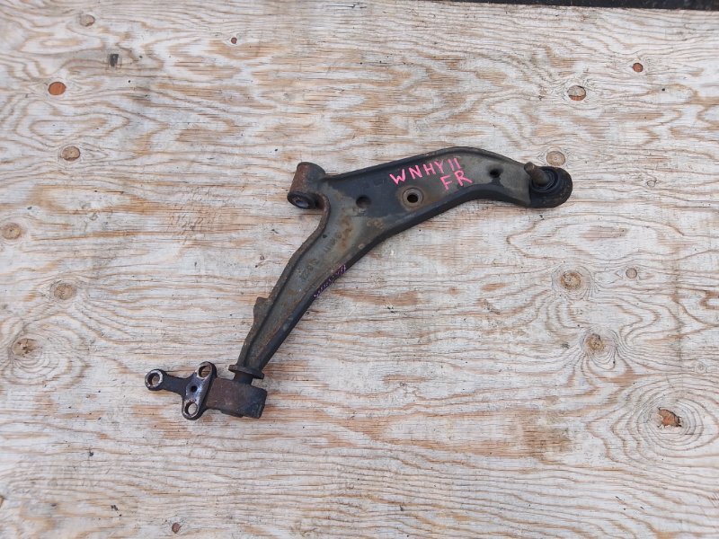 Рычаг Nissan Wingroad WHNY11 QG18 передний правый (б/у)
