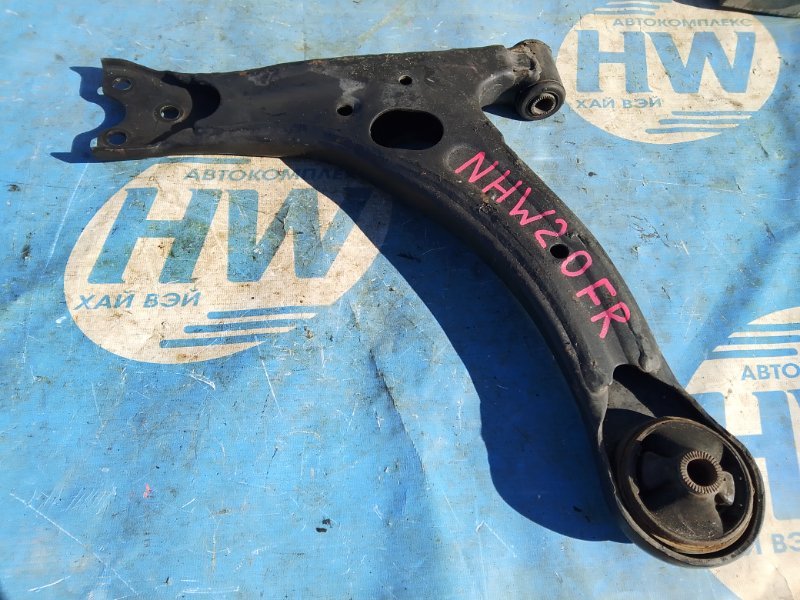 Рычаг Toyota Prius NHW20 1NZFXE передний правый (б/у)