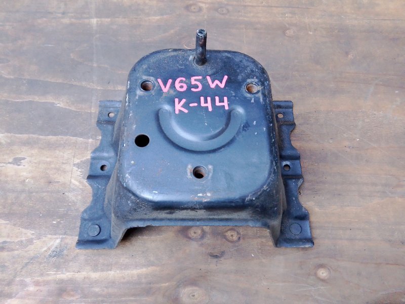 Крепление запаски Mitsubishi Pajero V65W 6G74 (б/у)