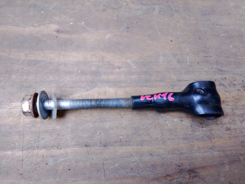 Болт крепления запаски Toyota Grand Hiace VCH16 5VZ (б/у) Болт крепления запаски Toyota Grand Hiace VCH16 5VZ (б/у)