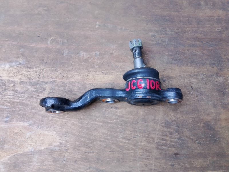 Шаровая Toyota Brevis JCG10 1JZFSE правая (б/у)